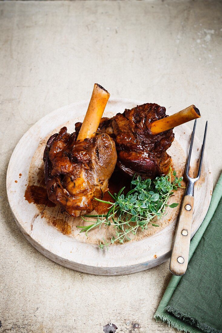 Braised lamb knuckles with herbs