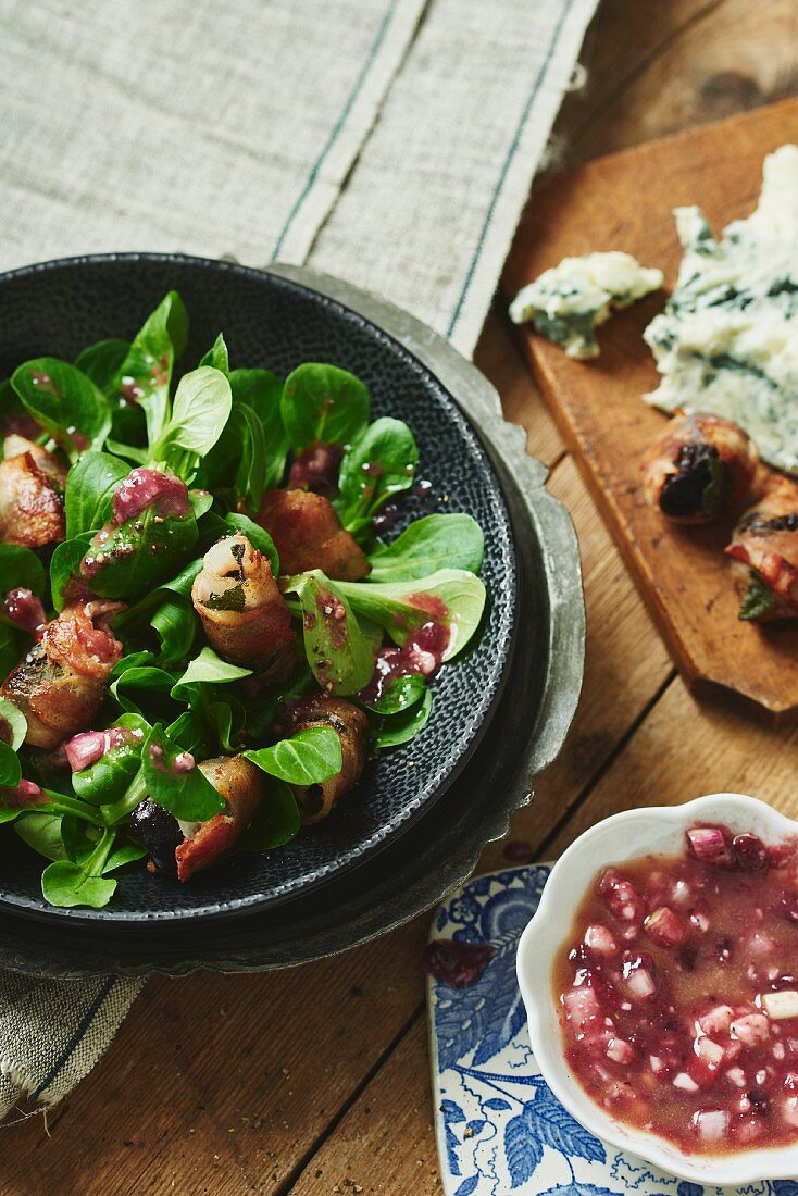 Lamb's lettuce with bacon-wrapped plums
