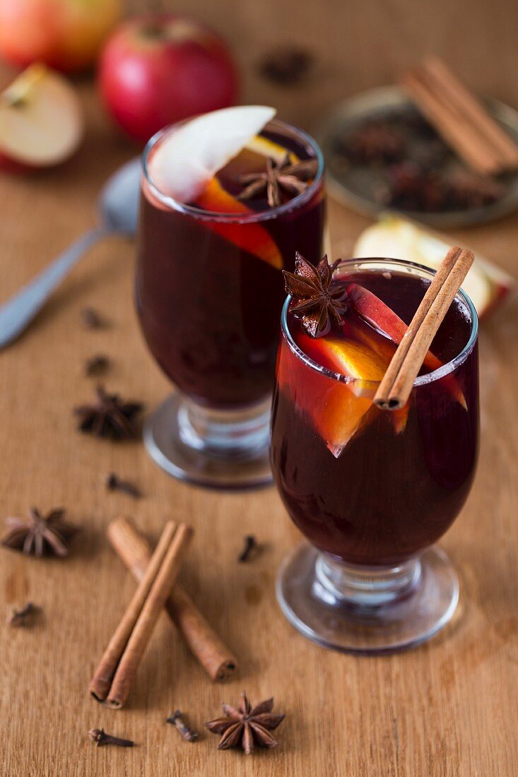 Mulled wine with oranges, apples and spices