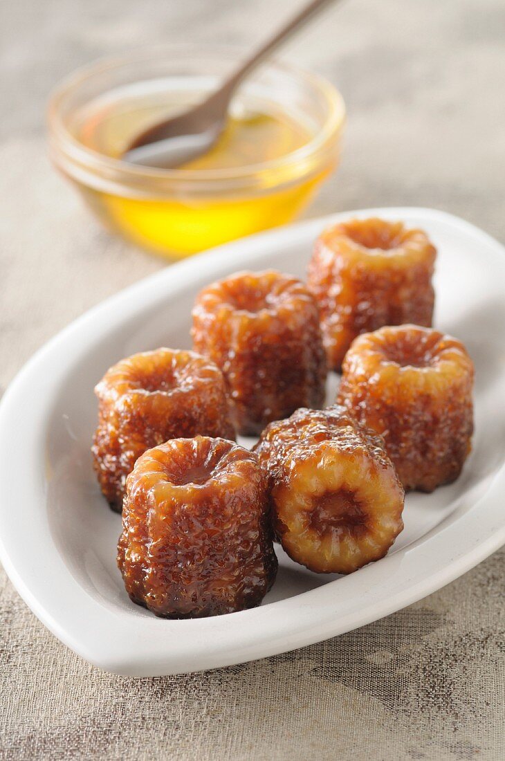 Canneles with honey