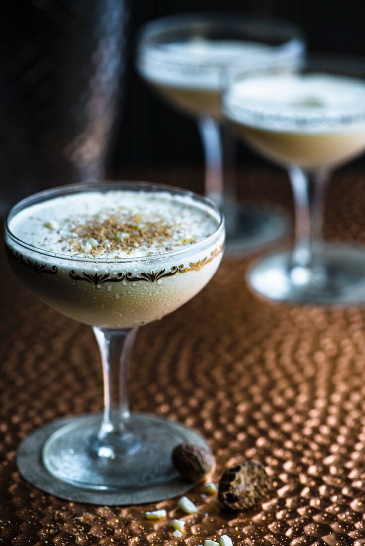 Cocktails made with coffee liqueur and nutmeg