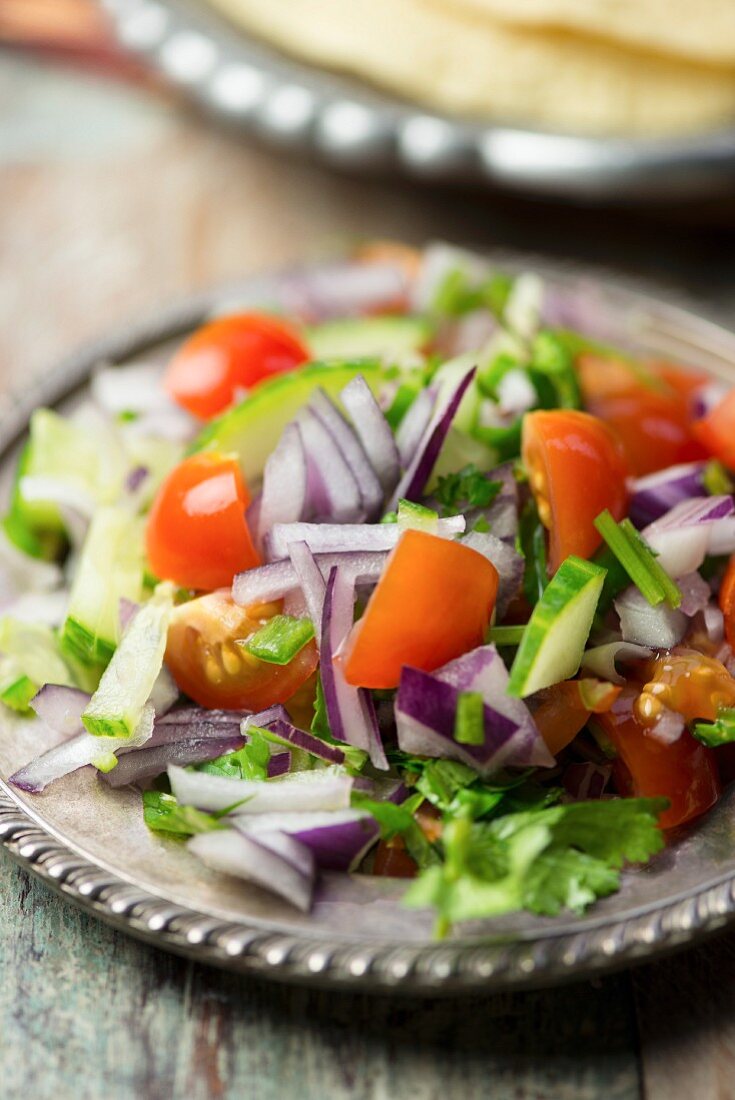 Kachumber (Tomaten-Gurken-Salat mit Zwiebeln, Indien)