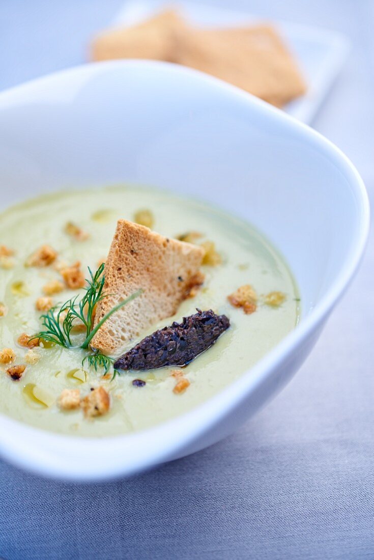 Fennel soup with toast