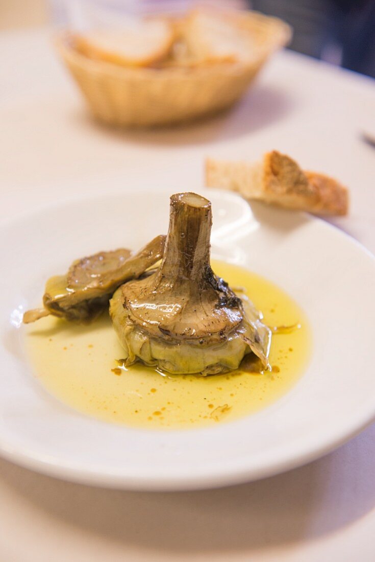 Carciofi alla romana (artichokes à la romana, Italy)