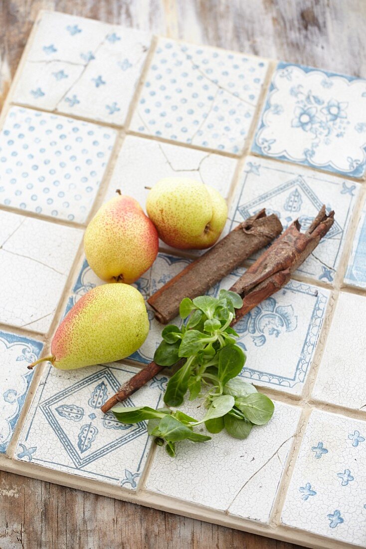 Lamb's lettuce, pears and cinnamon stick