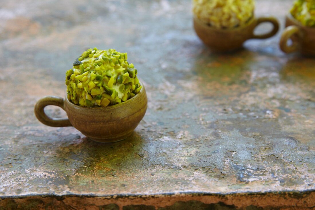 Cream cheese balls with pistachio nuts
