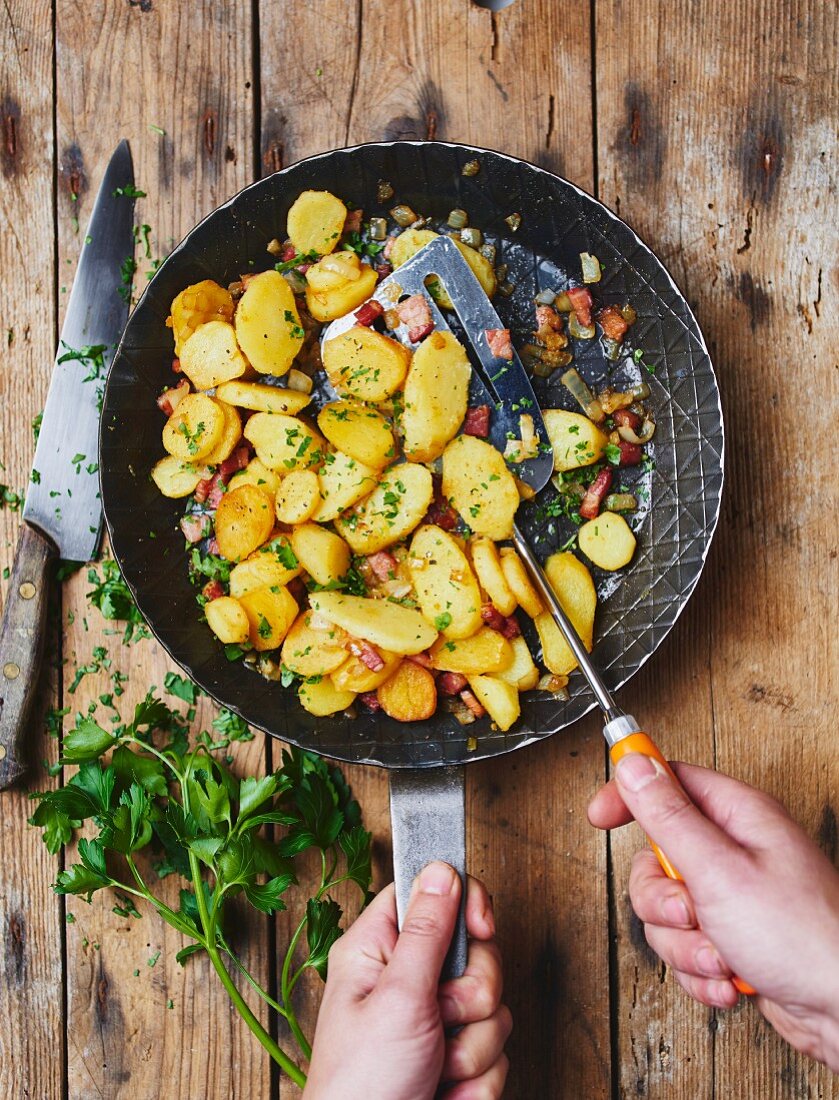 Fried potatoes with bacon and parsley
