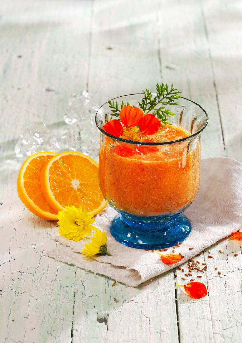 Orangen-Pfirsich-Smoothie mit Karottensaft, Orangensaft & Ingwer