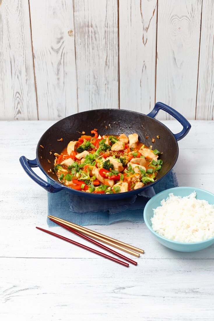 Süsssaures Hähnchen mit Brokkoli und Paprika (Asien)