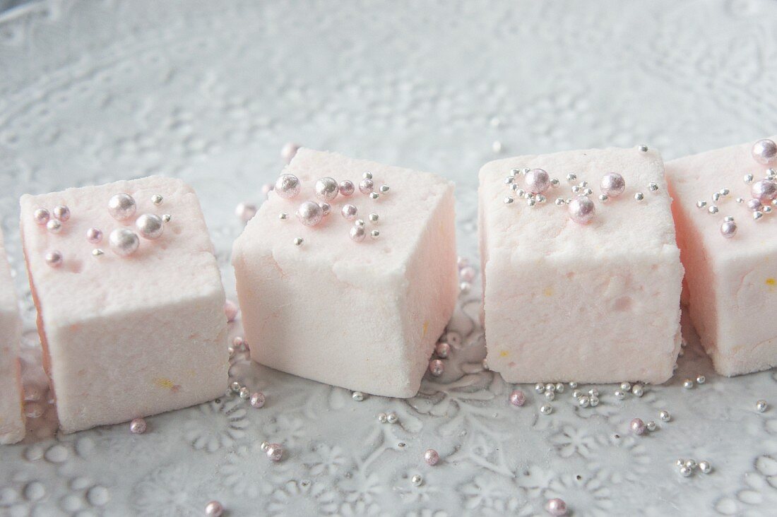 Marshmallows mit Zuckerperlen