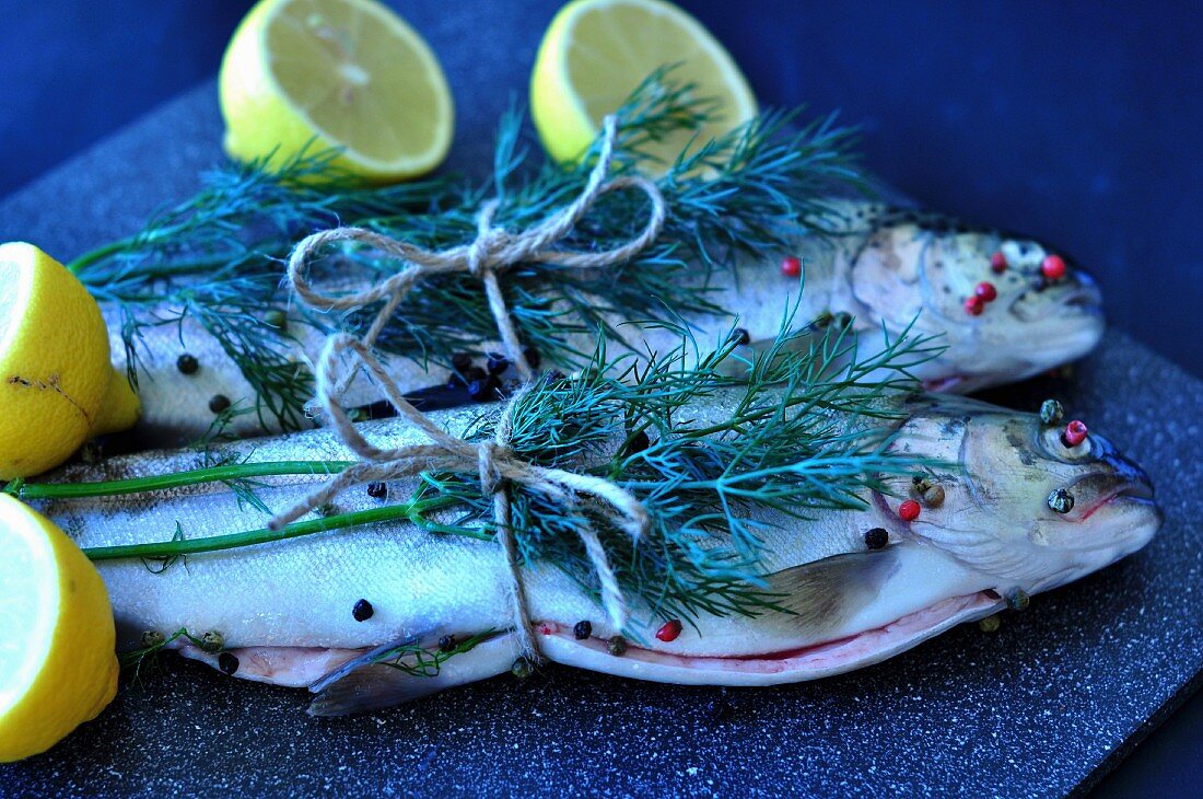 Trout with dill, pepper and lemons (ready to roast)