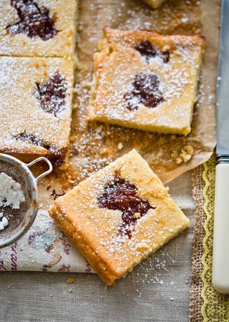 Blondies with peach jam and icing sugar