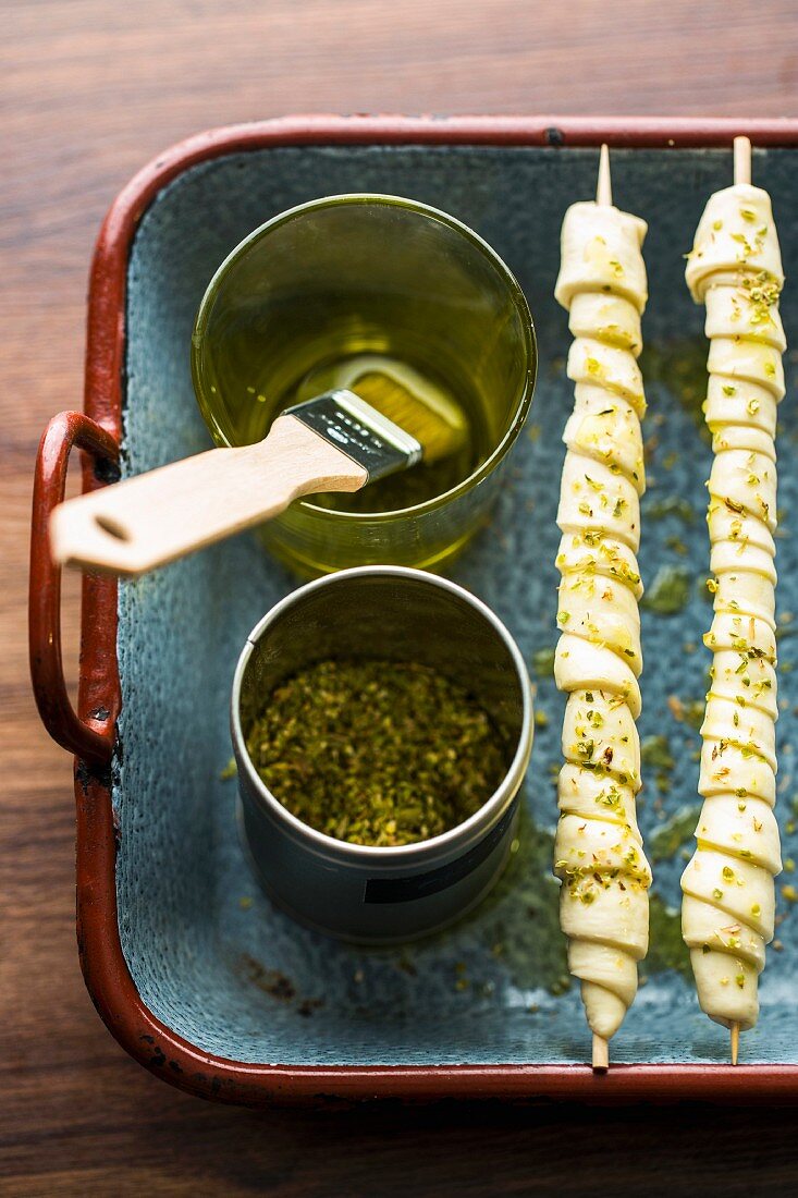 Gewickelte Brotsticks mit Olivenöl, Oregano und Fleur De Sel