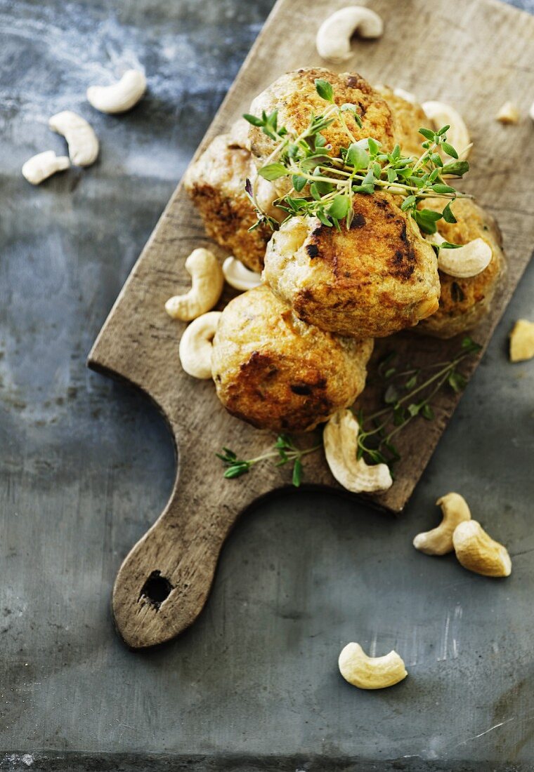 Geflügelfrikadellen mit Hühnerfleisch, Cashewkernen & Thymian (Thailand)