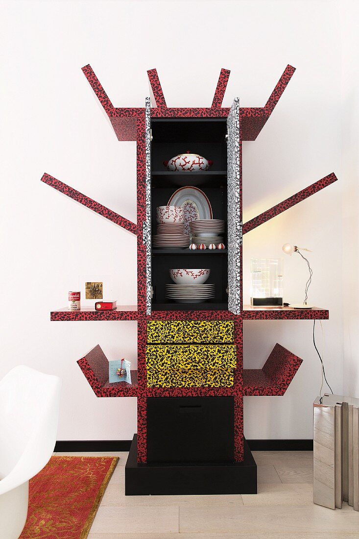 Surrealistischer Schrank Casablanca von Ettore Sottsass