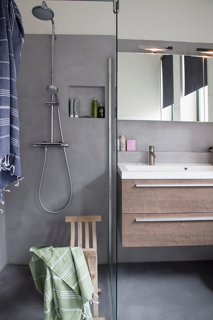 Modern bathroom in shades of grey