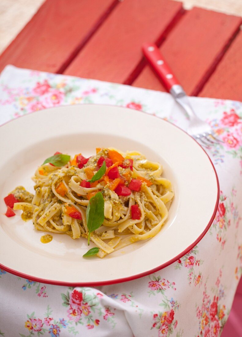 Tagliatelle with pepper and basil