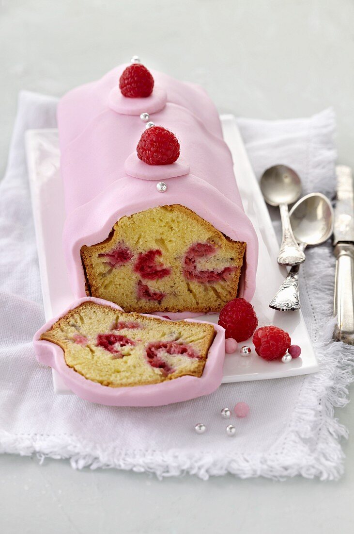 Raspberry cake with pink icing