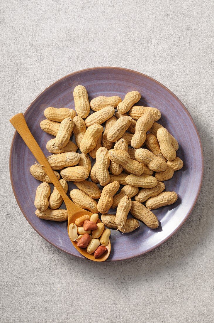 Erdnüsse auf Teller