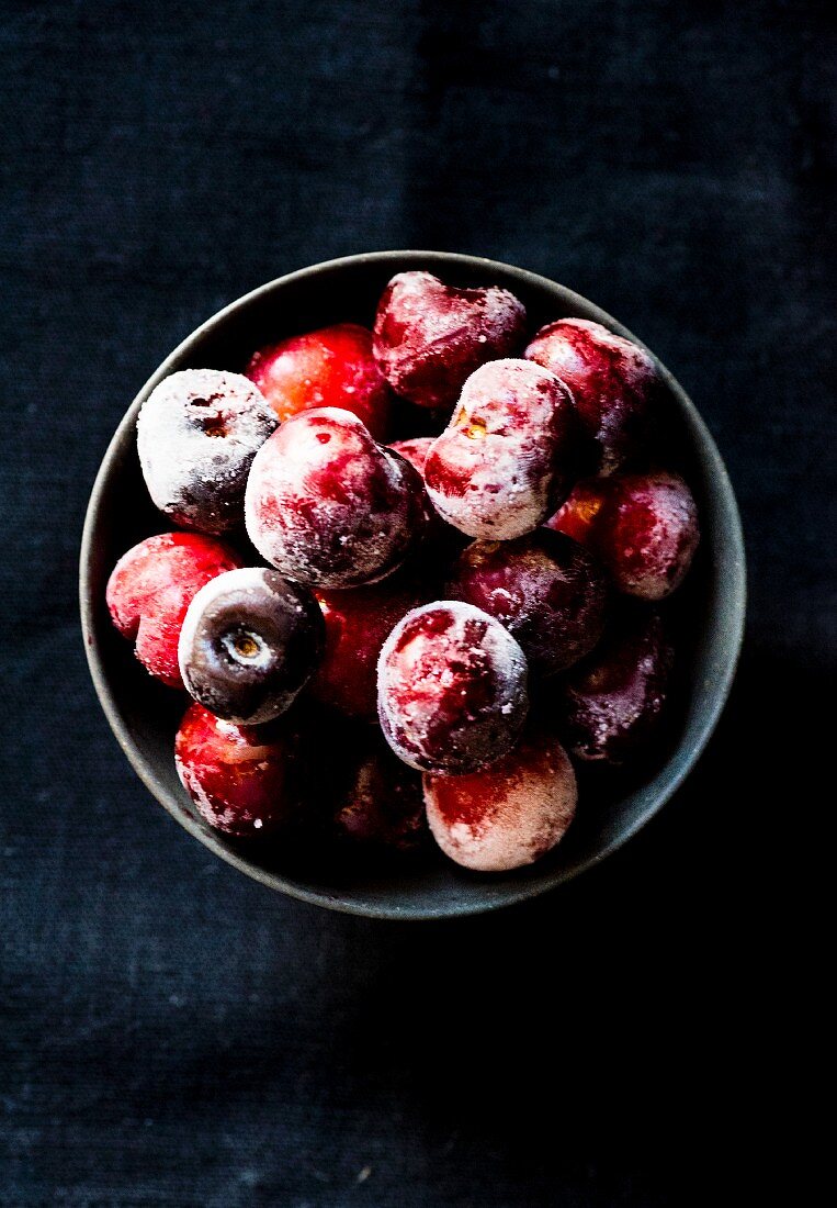 A bowl of frozen cherries (seen from above)