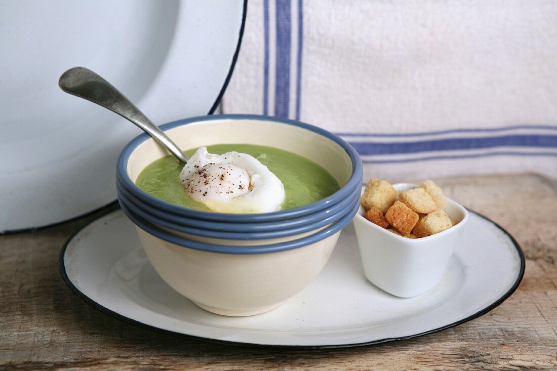Pea soup with croutons and a poached egg