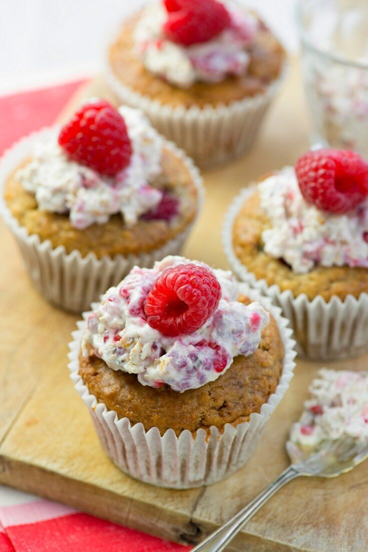 Oat muffins with raspberries