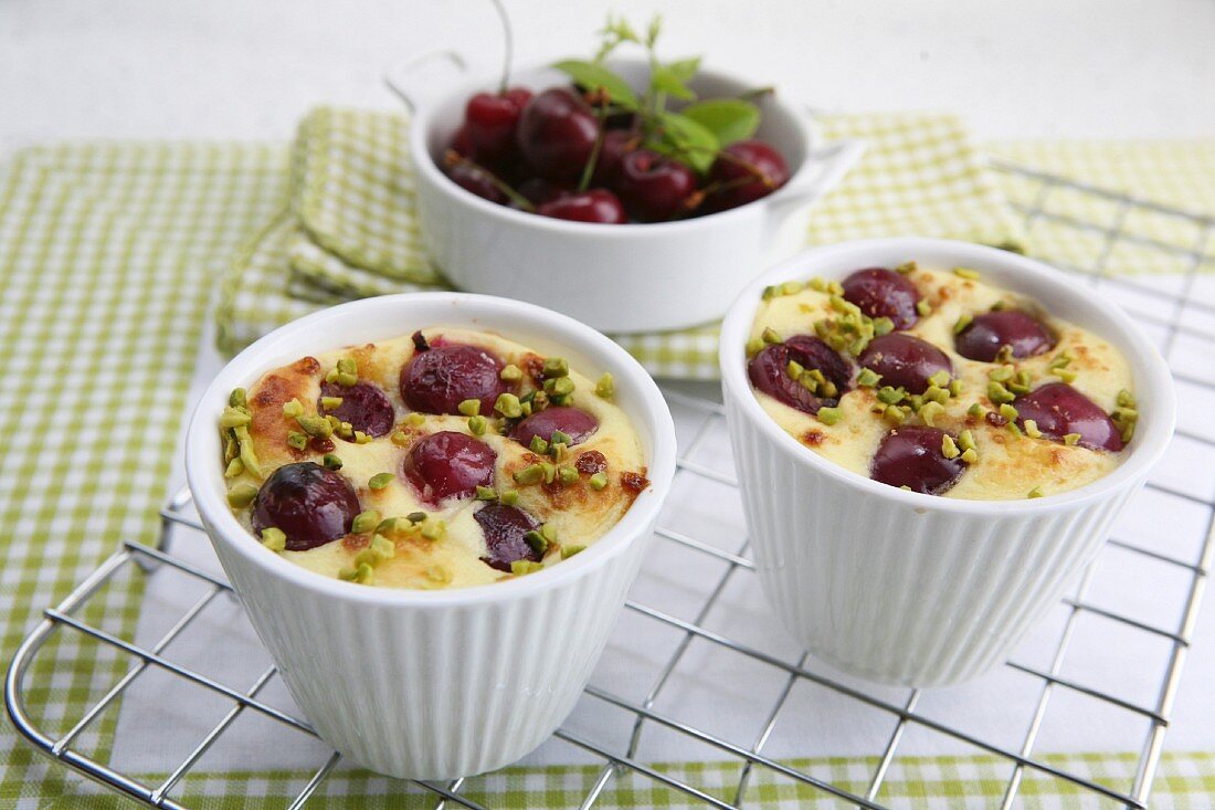 Cherry bake with pistachios