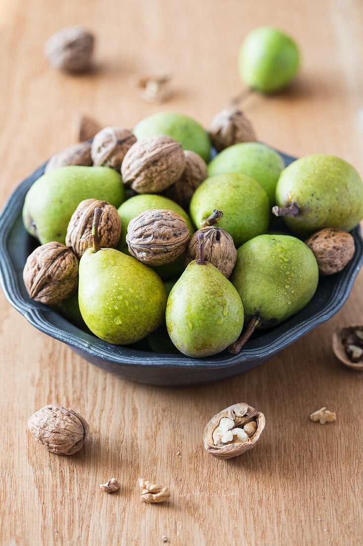 Fresh pears and walnuts in a bowl