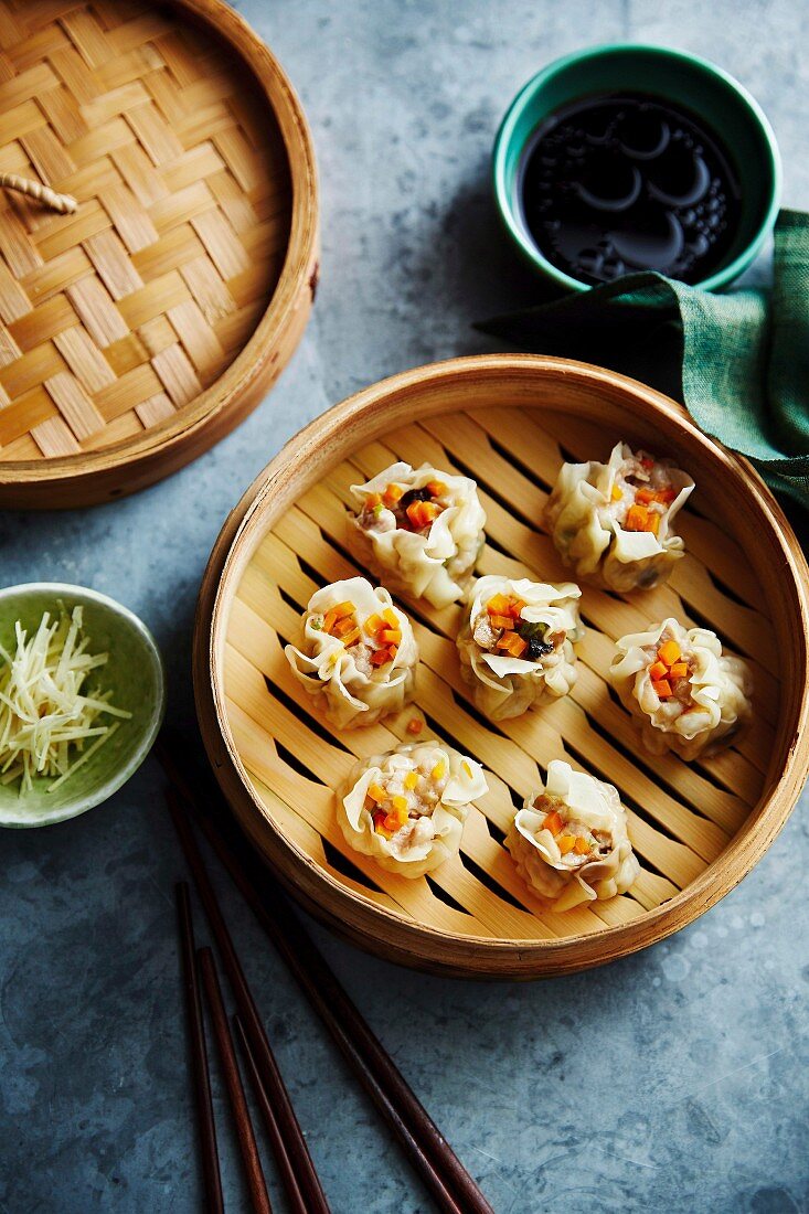 Steamed wantans with dip and ginger