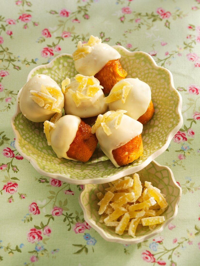 Ginger muffins with white chocolate