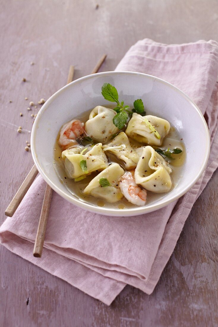 Tortellinisuppe mit Garnelen (Thailand)