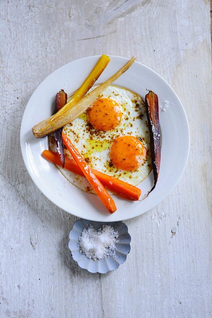Fried eggs with roasted carrots