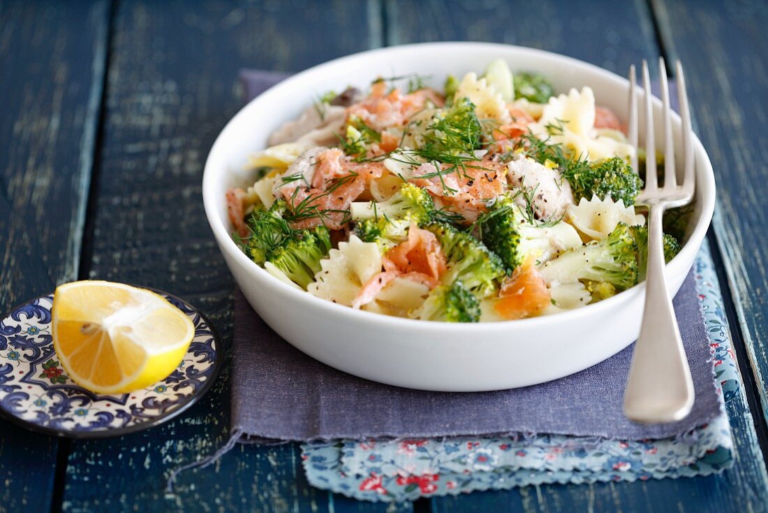 Farfalle with smoked fish (salmon and trout), broccoli and cream