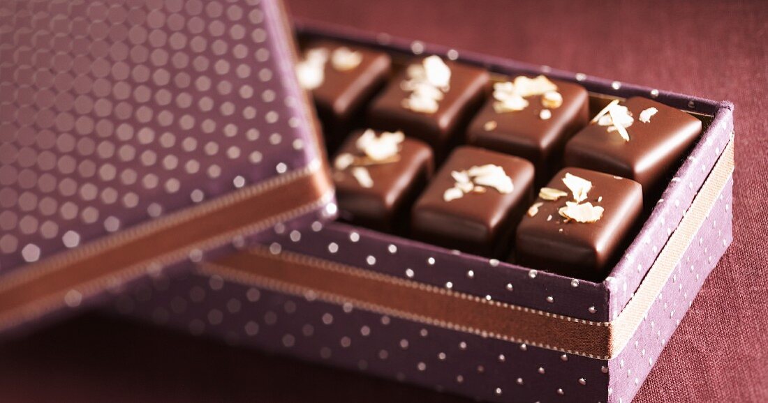 Nougat praline in a polka dot box