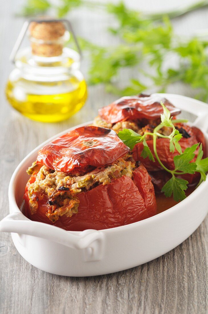 Oven-baked stuffed tomatoes