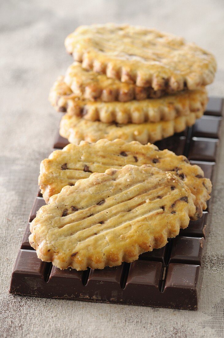 Sable biscuits with chocolate