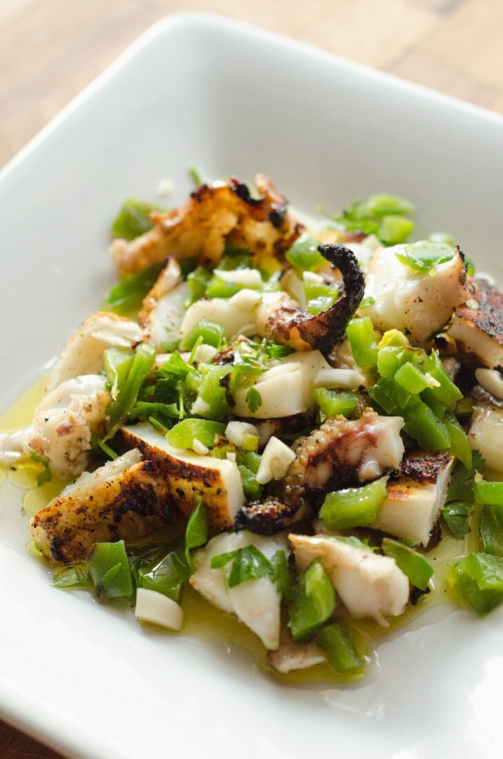 Squid with green peppers and herbs