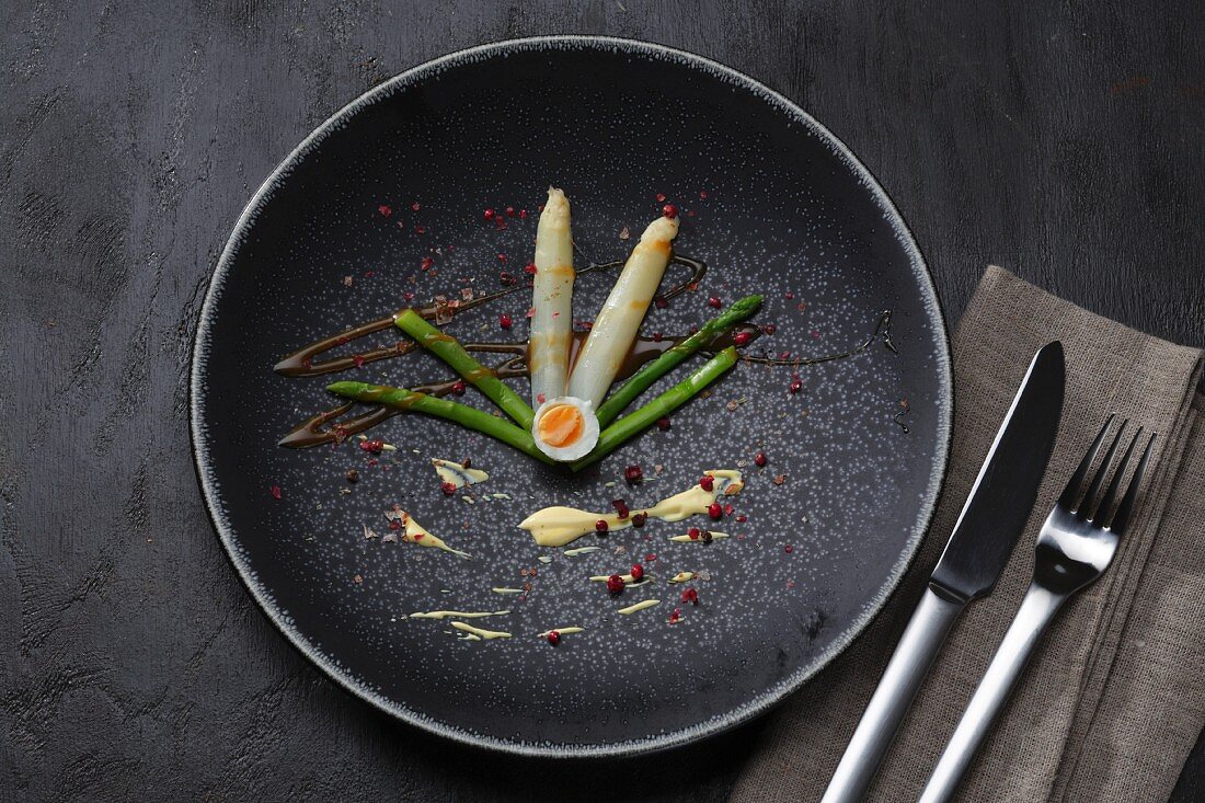Asparagus with a quail's egg