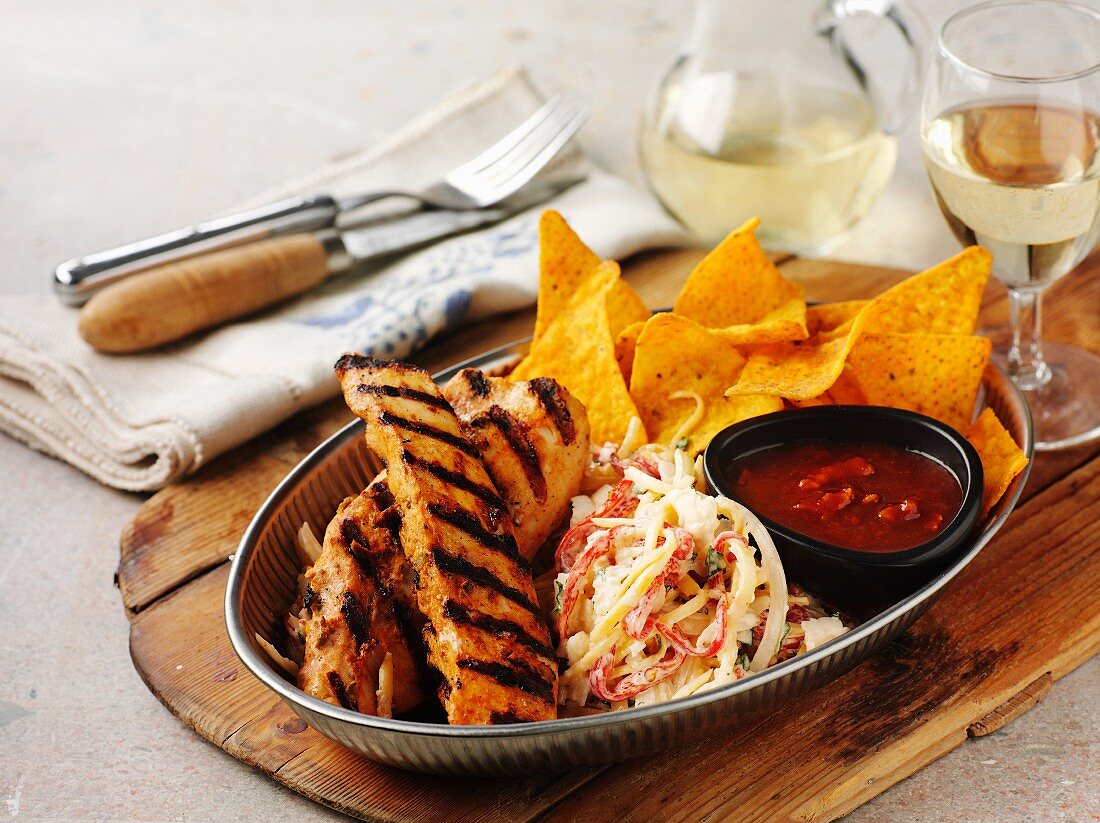 Ribs with coleslaw and tortilla chips
