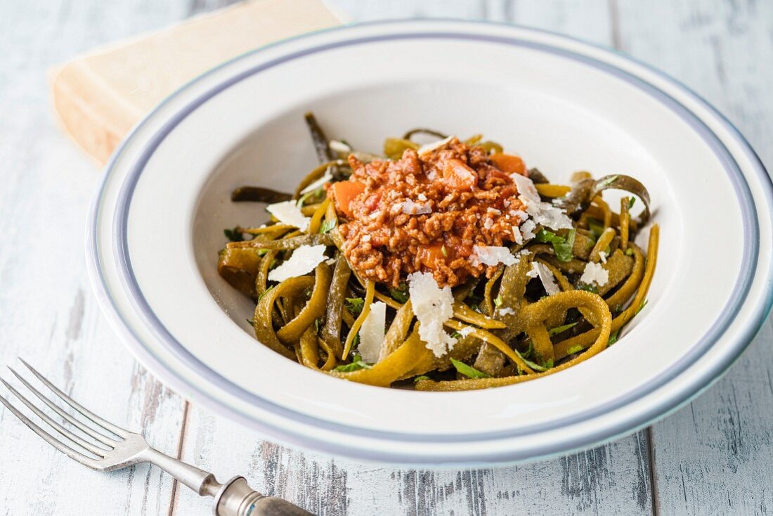 Seaweed pasta with Bolognese sauce