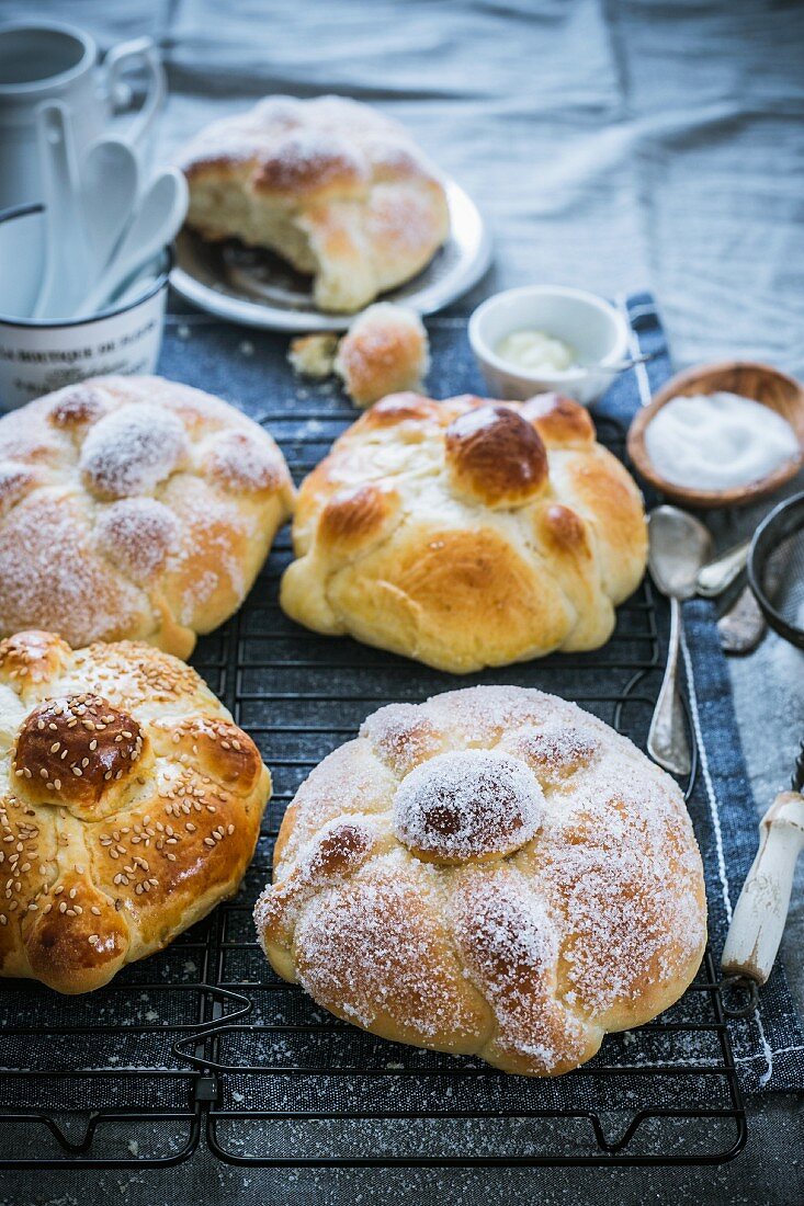 Pan de Muerto (Hefebrot aus Mexiko)