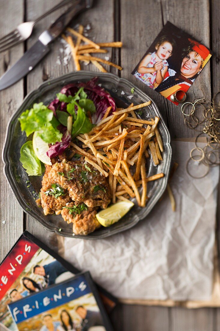 Crispy sirloin steaks with chips