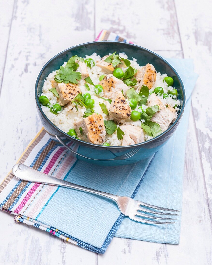 Rice with cauliflower, peas and chicken