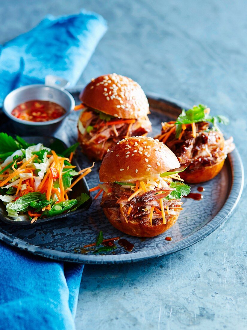 Vietnamesische Mini-Burger mit pulled Pork