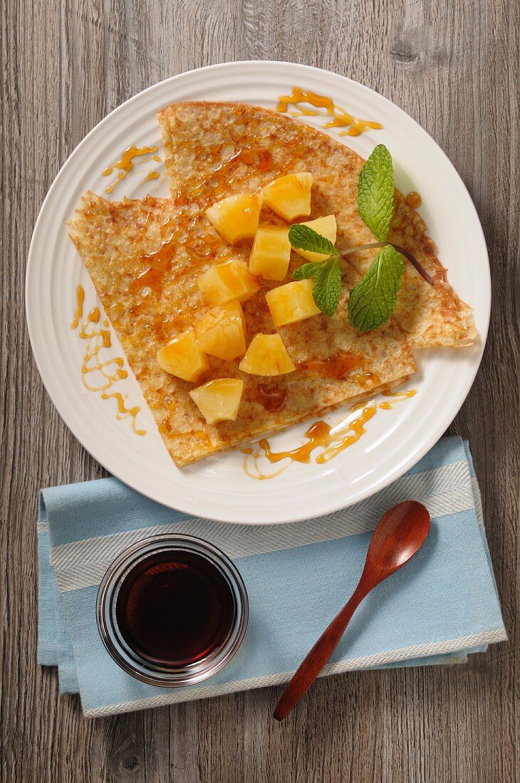 Crêpes with pineapple and caramel sauce