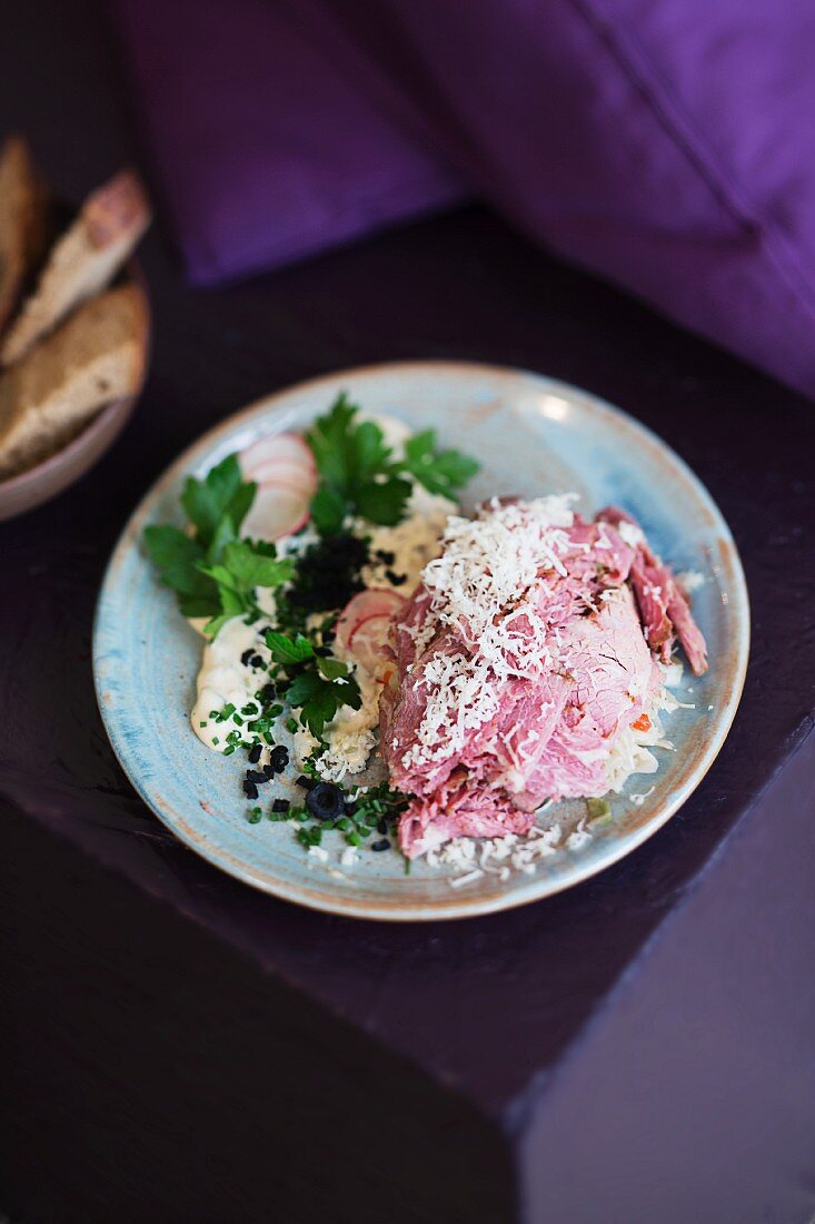 Gericht aus dem Bidlabu: Pastrami mit Kren, Frankfurt am Main, Deutschland