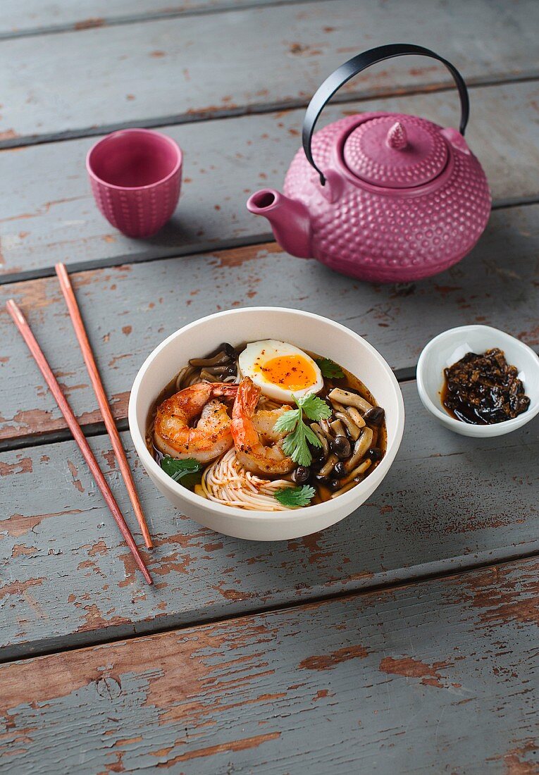 Oriental prawn noodle soup