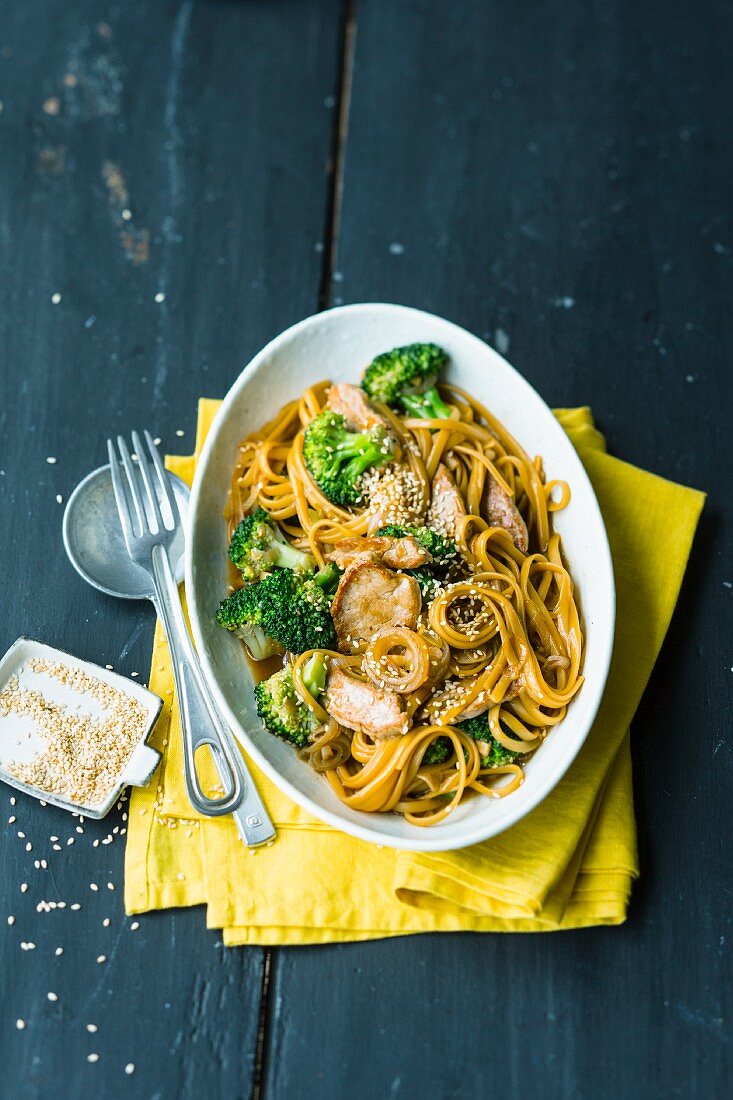 Pasta with broccoli and pork fillet