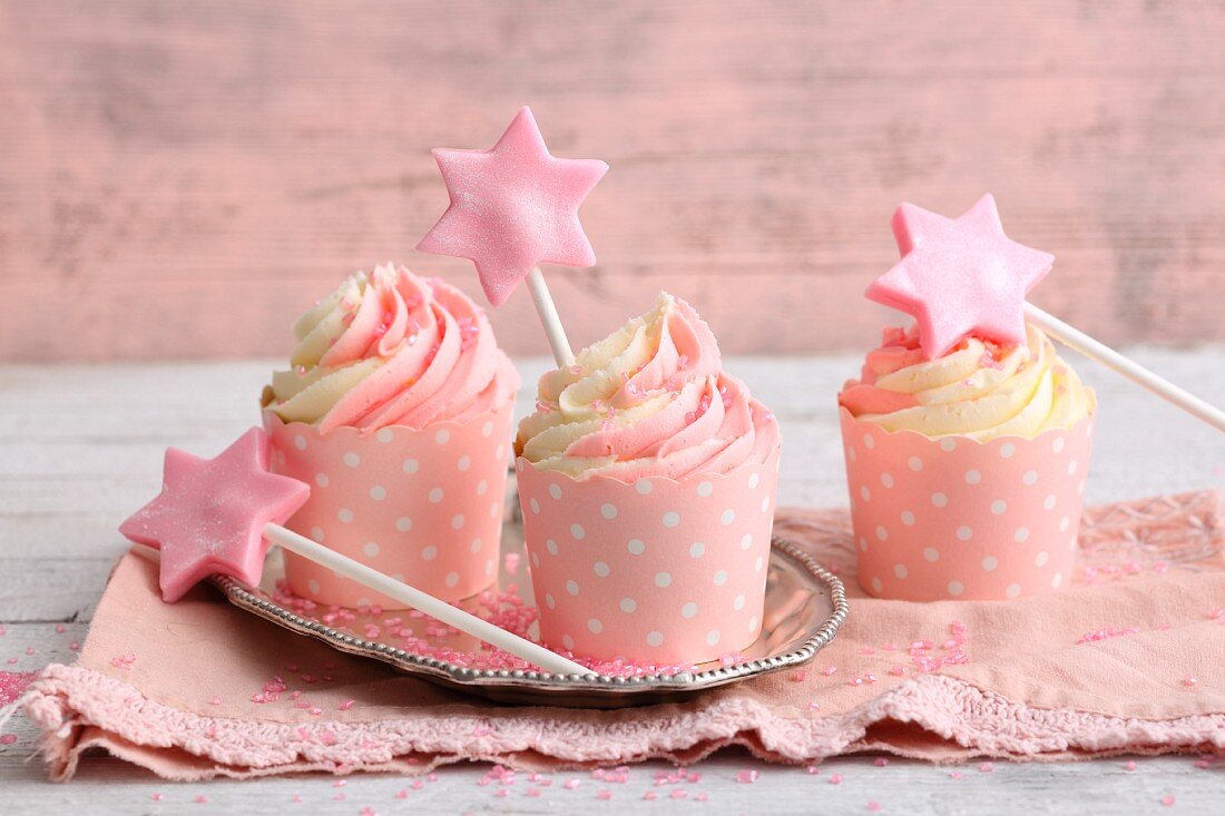 Buttercreme-Cupcake mit Glitter für die Prinzessin