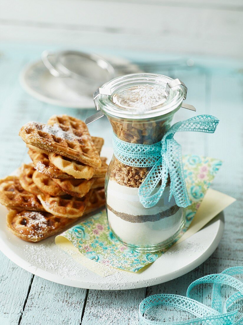 Backmischung im Glas für Apfelwaffeln zum Verschenken